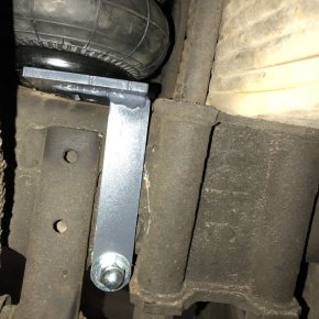 Пневмоподвеска на заднюю ось Isuzu NQR 75 Пневмоподвеска на заднюю ось Isuzu NQR 75