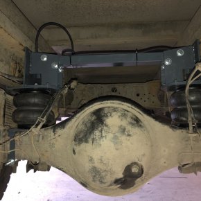 Пневмоподвеска на заднюю ось Isuzu NQR 75 Пневмоподвеска на заднюю ось Isuzu NQR 75