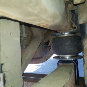 Пневмоподвеска на переднюю ось Isuzu NQR 90/95 Пневмоподвеска на переднюю ось Isuzu NQR 90/95