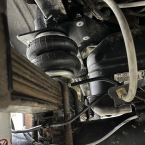 Пневмоподвеска на заднюю ось Toyota Tacoma Пневмоподвеска на заднюю ось Toyota Tacoma