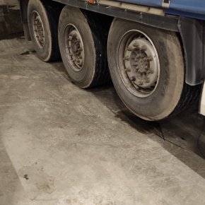 Установка подъёмного механизма на полуприцеп Krone Установка подъёмного механизма на полуприцеп Krone