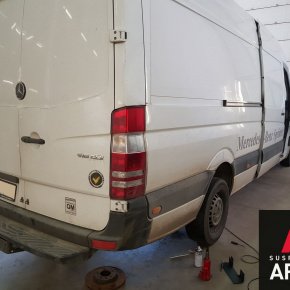 Установка пневмоподвески и системы контроля давления на заднюю ось Mercedes Sprinter 316 W906