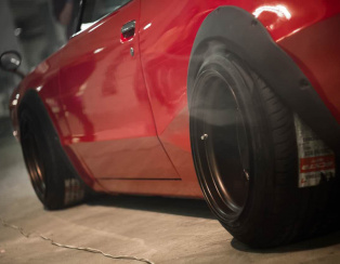 Nissan Skyline - Red Cardinal Nissan Skyline - Red Cardinal