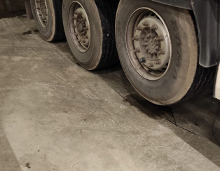 Установка подъёмного механизма на полуприцеп Krone