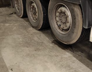 Установка подъёмного механизма на полуприцеп Krone Установка подъёмного механизма на полуприцеп Krone