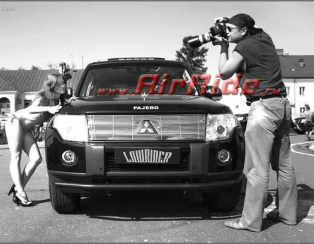 Пневмоткрывание капота на Mitsubishi Pajero 4 Пневмоткрывание капота на Mitsubishi Pajero 4