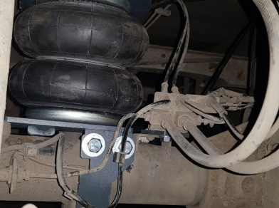 Пневмоподвеска на Ford Transit RWD в СТО - Этапы установки, характеристики пневмосистемы, технические нюансы замены комплекта с фотографиями Рис. 6 Пневмоподвеска на Ford Transit RWD в СТО - Этапы установки
