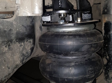 Рис. 4 Наши проекты: Пневмоподвеска на AVIA D120-170 в дополнение к рессорам