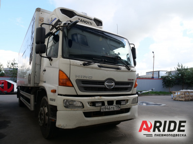 Рис. 1 Наши проекты: Вспомогательная пневмоподвеска на Hino 500