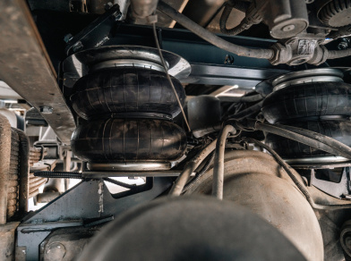 Наши проекты: Пневмоподвеска на Isuzu KV100 Рис. 3 Наши проекты: Пневмоподушки на Isuzu ELF 9.5