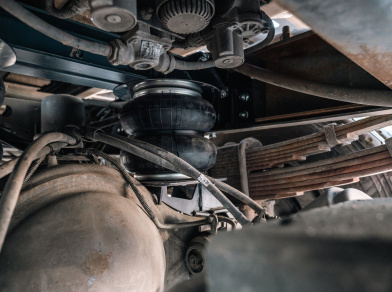 Наши проекты: Пневмоподвеска на Isuzu KV100 Рис. 4 Наши проекты: Пневмоподушки на Isuzu ELF 9.5