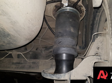 Рис. 16 Наши проекты: Пневмоподвеска на Renault Dokker - пневмобаллоны для задней оси