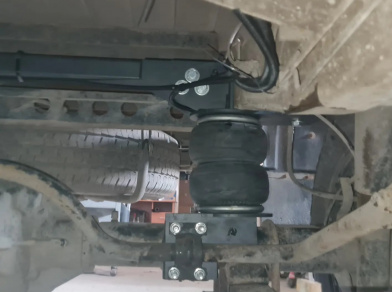 Рис. 5 Наши проекты: Установка пневмоподвески Уаз Профи односкат