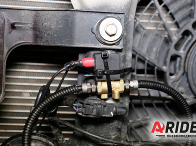 Рис. 4 Наши проекты: Пневматический сигнал на Mitsubishi Pajero