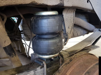 Фото установки задней пневмоподвески в дополнение к рессорам на Nissan NP300 Рис. 4 Установка пневмоподвески на Nissan NP300