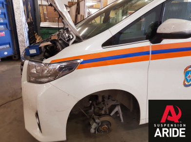 Toyota Alphard - фото и описание установки пневмоподвески и системы управления Рис. 1 Установка пневмоподвески на переднюю и заднюю ось с автоматической системой управления Airlift 3H на Toyota Alphard